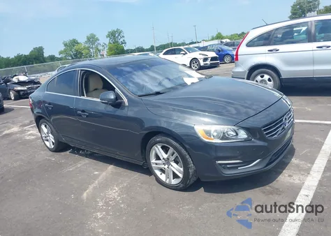 2015 Volvo S60 T5 Premier z USA, uszkodzony, nr VIN YV140MFK4F1355820